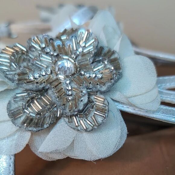 Not Rated Silvery Thong Sandals with Floral Detailed Beaded Embellishments - Picture 3 of 11